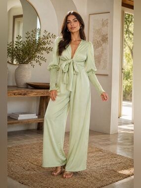 Collective The Label Petite Frances Plunge Front Jumpsuit – Sage – UK 4 / US 0